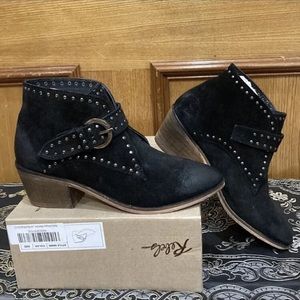 Rebels distressed Boots